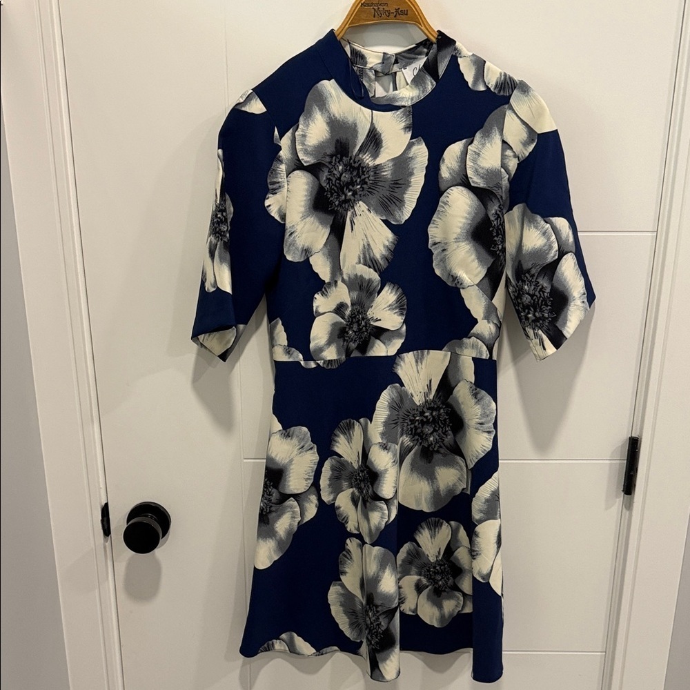 Closet London Blue and White Dress size 6